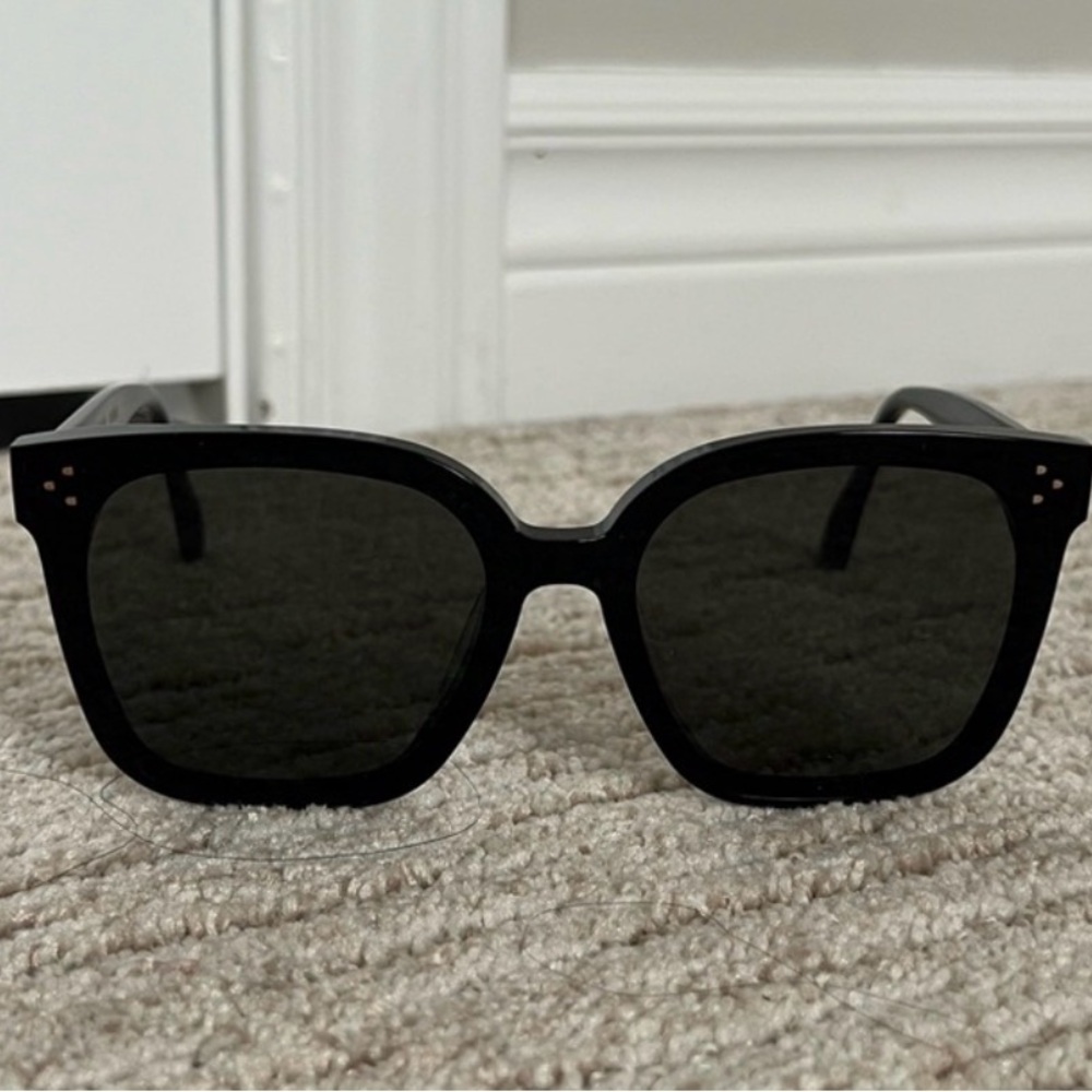 Gentle monster “her”Classic oversized Black Sunglasses